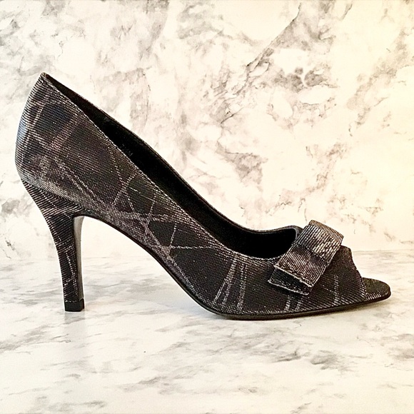 Vaneli di notte ‘Pimba’ Black with Silver Metallic Heeled Pumps - Picture 3 of 11